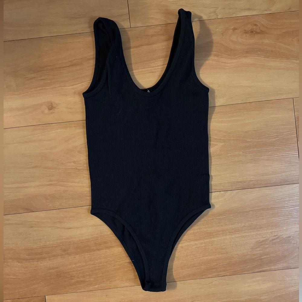 ZARA Women’s black ribbed bodysuit in XS